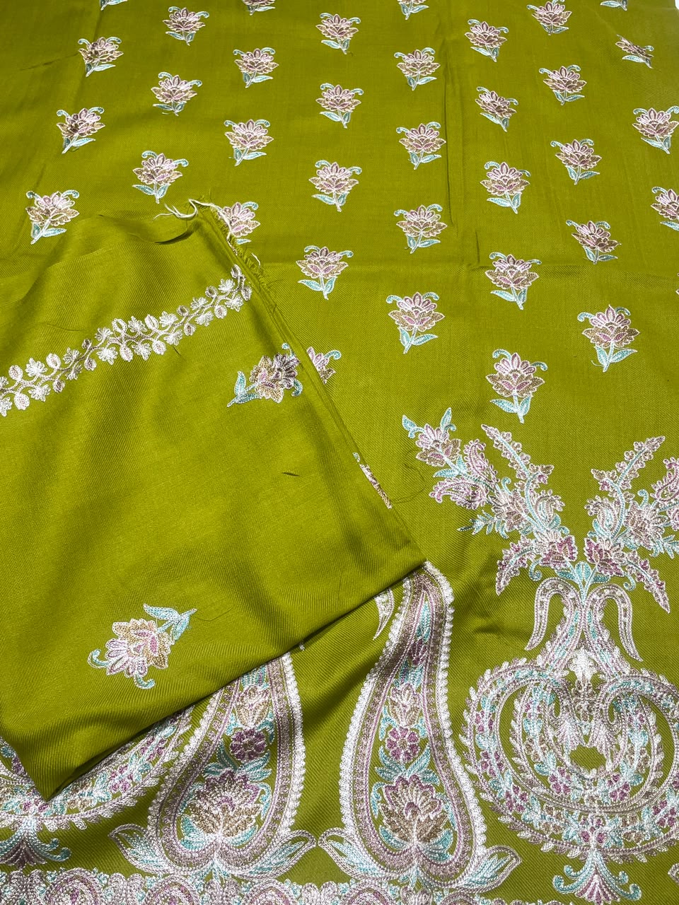 KASHMIRI TANKA EMBROIDERED 3 PIECE ARTICLE