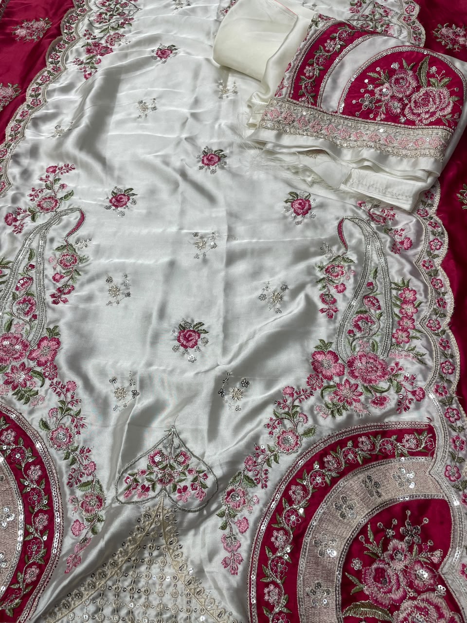 ETHNIC EMBROIDERED 2 PIECE ARTICLE