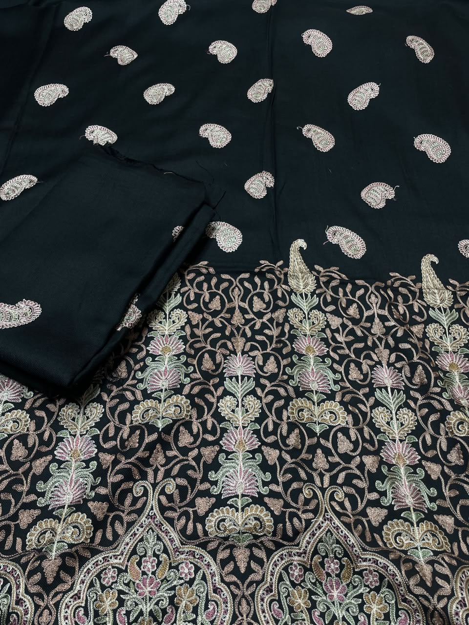 KASHMIRI TANKA EMBROIDERED 3 PIECE ARTICLE