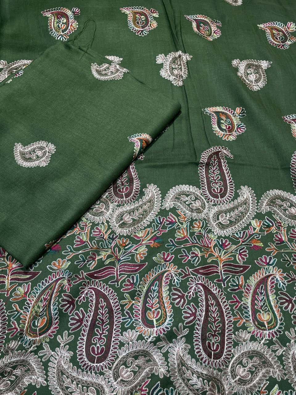 KASHMIRI TANKA TRENDING 3 PIECE ARTICLE