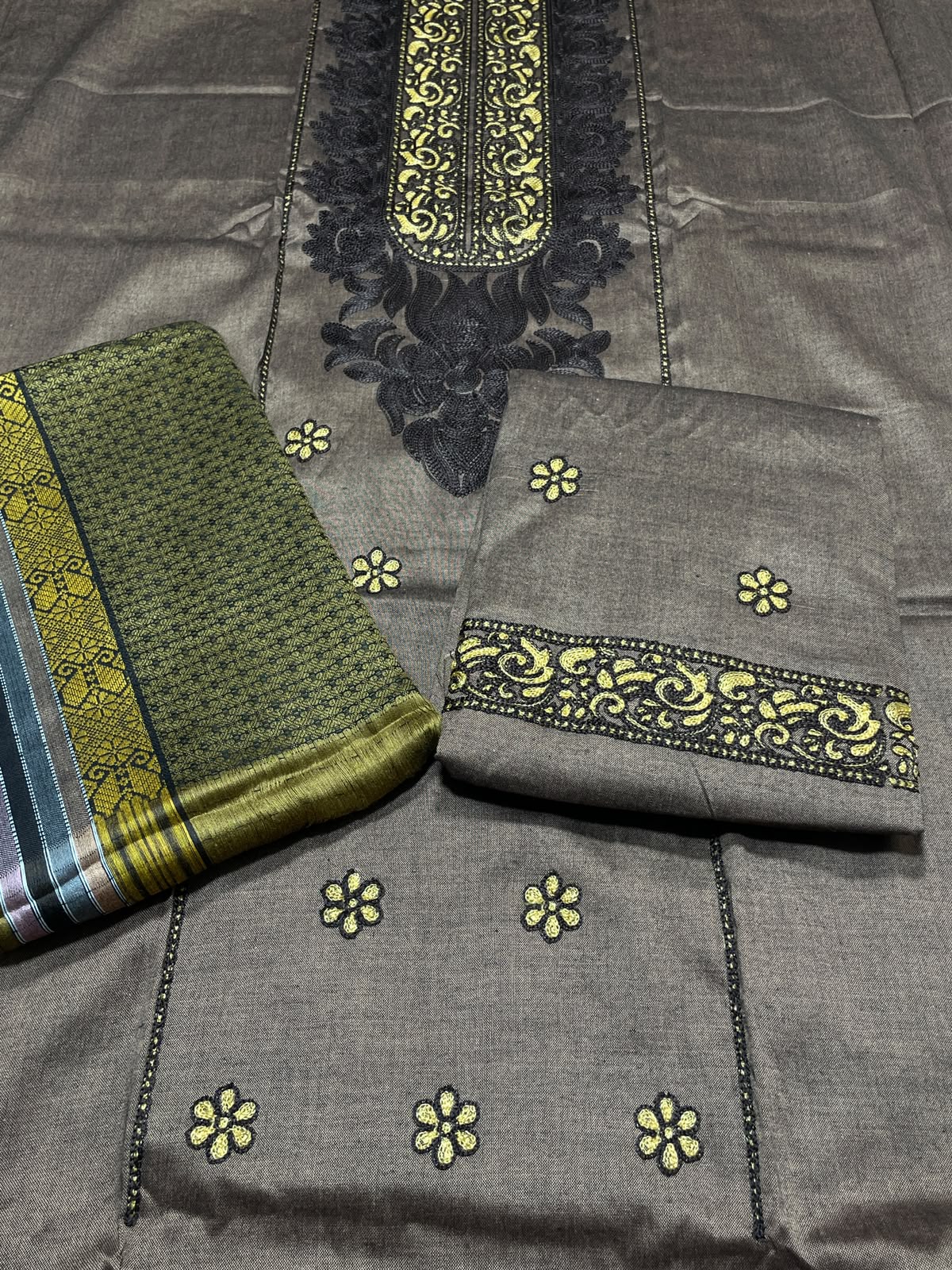 SHAMRAY EMBROIDERED 3 PIECE ARTICLE