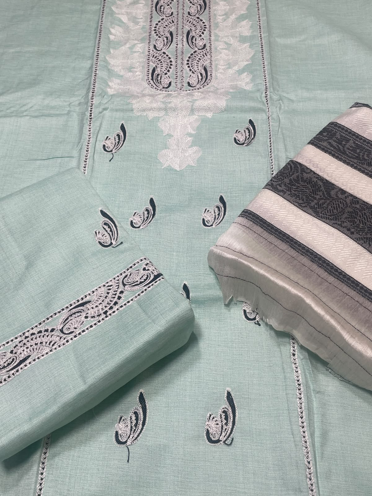 SHAMRAY EMBROIDERED 3 PIECE ARTICLE