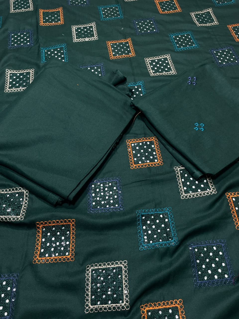 DHANAK EMBROIDERED 2 PIECE ARTICLE