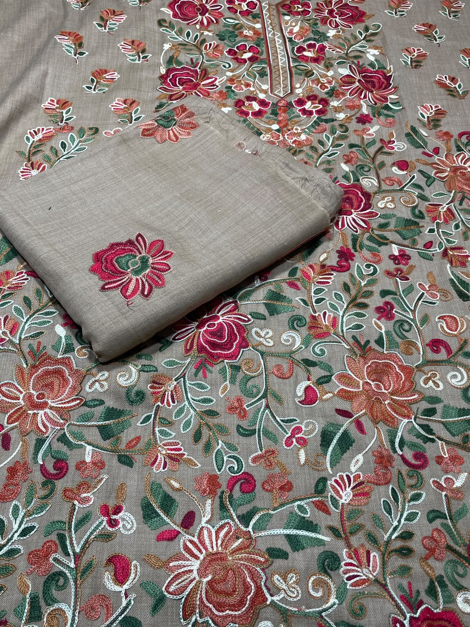 KASHMIRI TANKA EMBROIDERED 3 PIECE ARTICLE