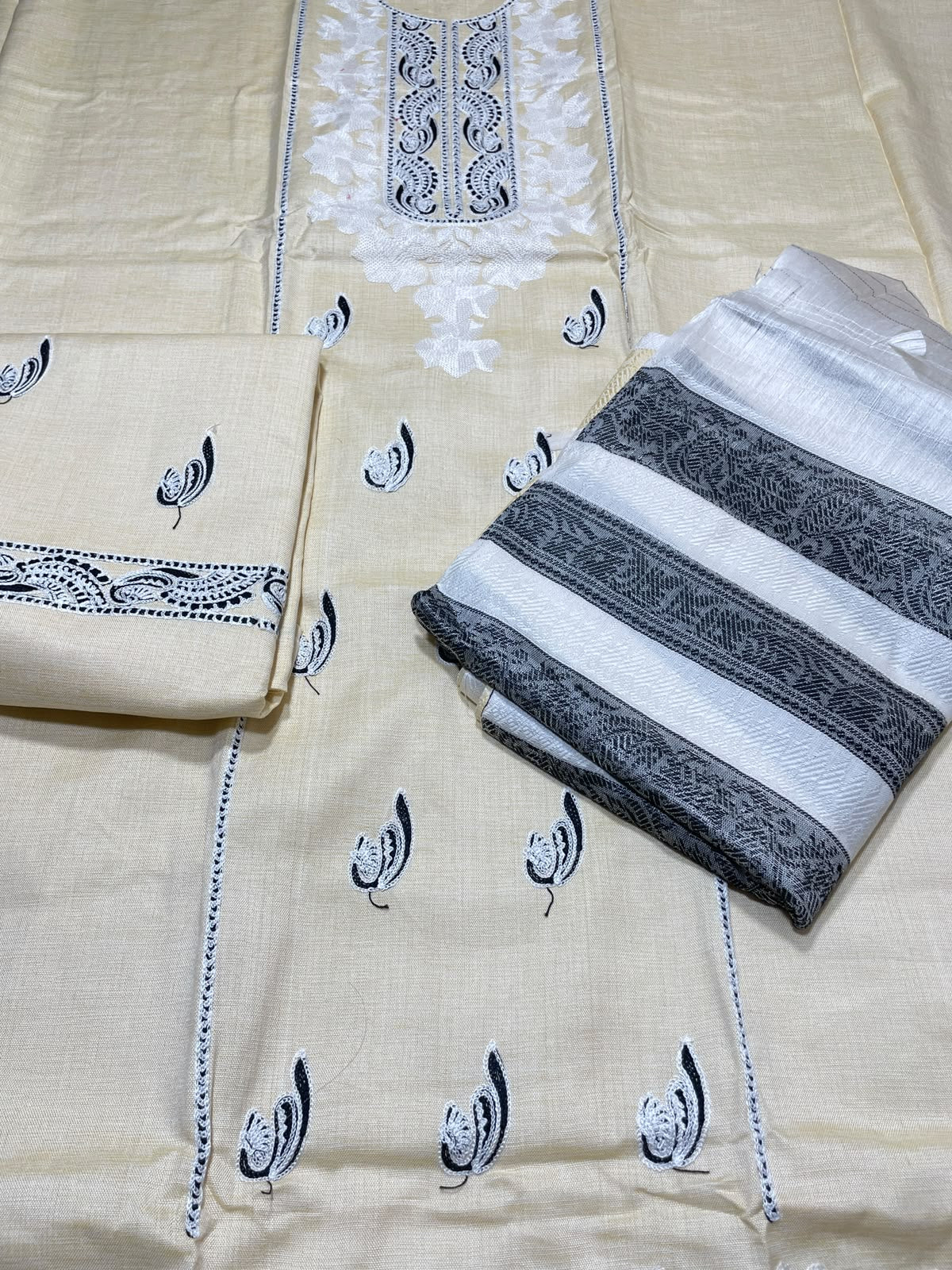 SHAMRAY EMBROIDERED 3 PIECE ARTICLE