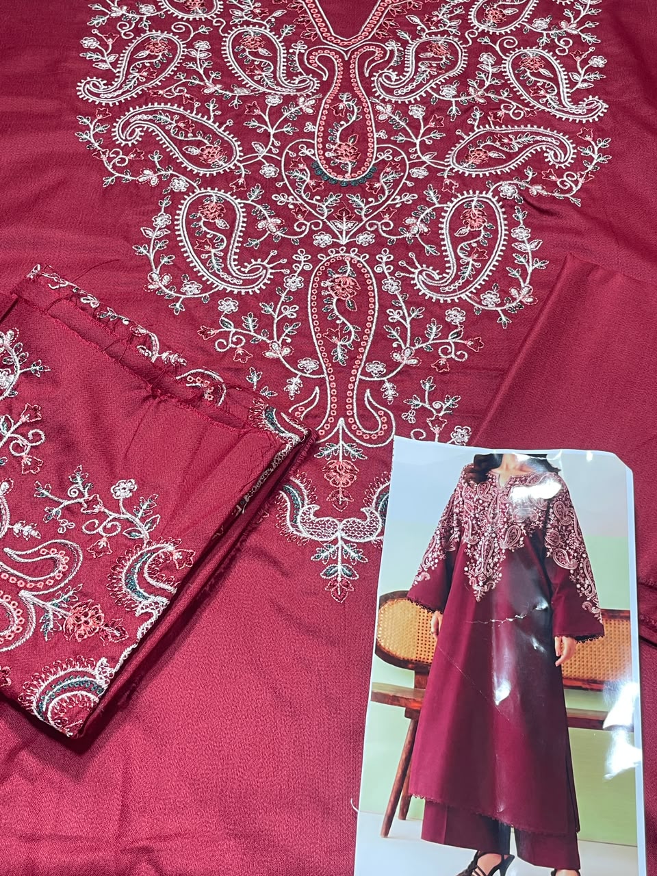 DHANAK EMBROIDERED 2 PIECE ARTICLE