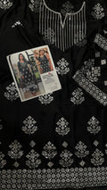 IZNIK SILK EMBROIDERED 2 PIECE ARTICLE