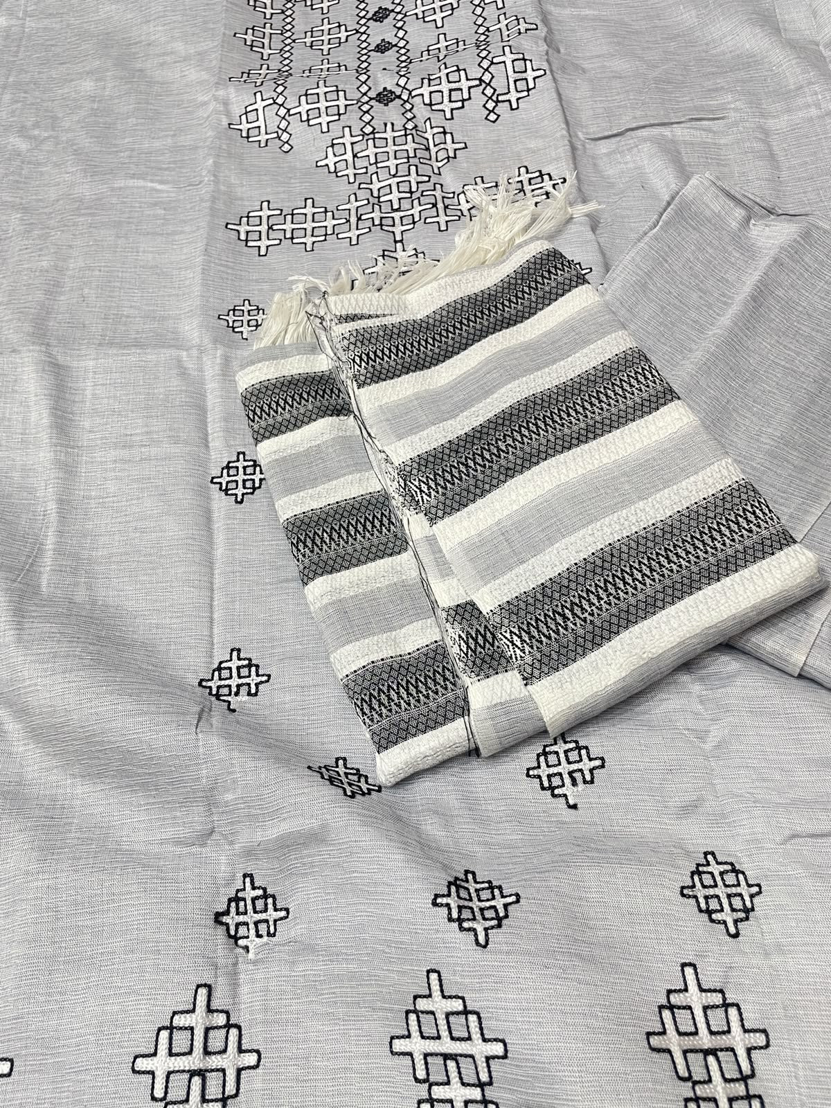 SHAMRAY EMBROIDERED 3 PIECE ARTICLE