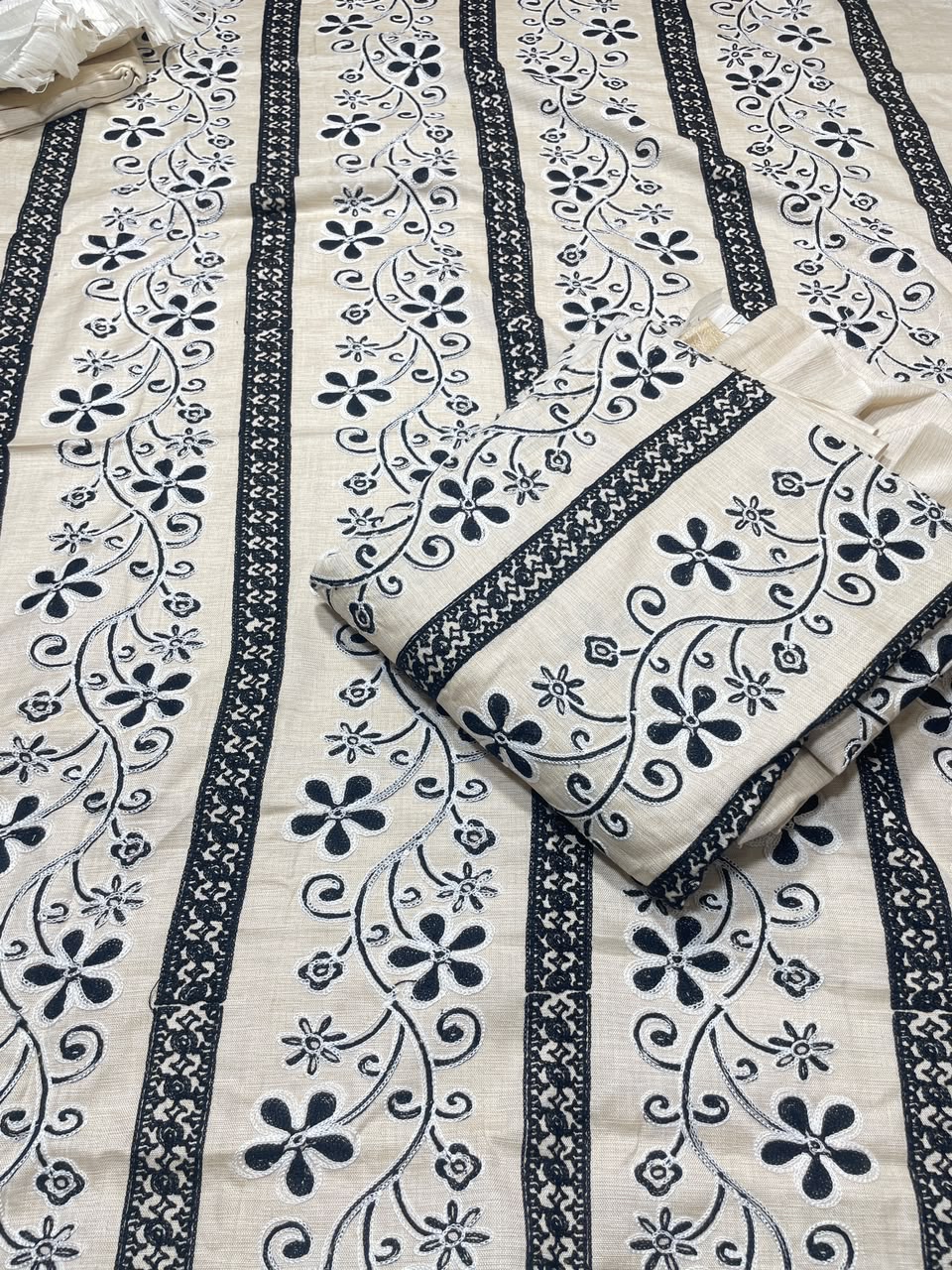 SHAMRAY EMBROIDERED 3 PIECE ARTICLE