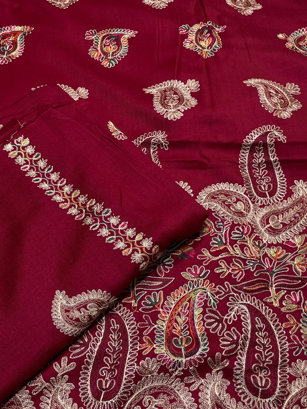KASHMIRI TANKA EMBROIDERED 3 PIECE ARTICLE