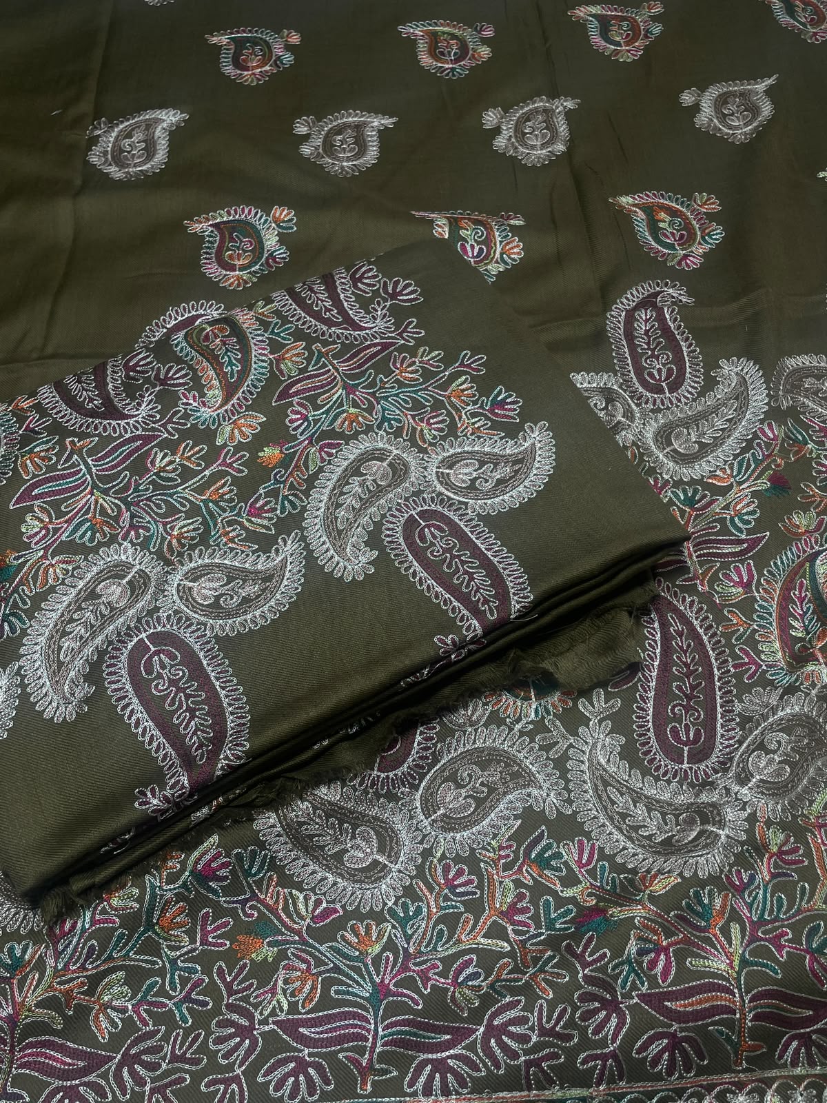 KASHMIRI TANKA EMBROIDERED 3 PIECE ARTICLE